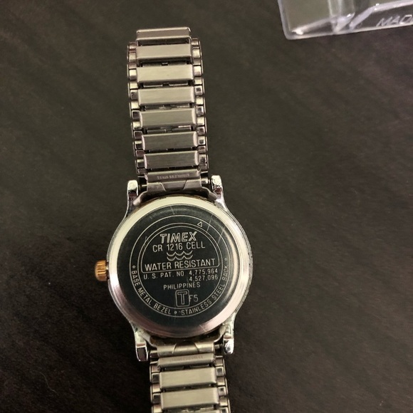 Women’s Timex Indiglo Watch Two Tone Gold & Silver (New Battery) Silver Face - Picture 8 of 8